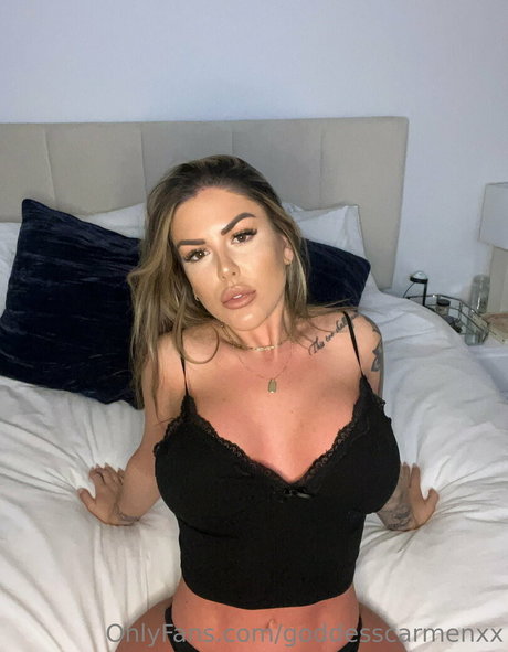 Naakte gelekte OnlyFans-foto van Goddesscarmenxo