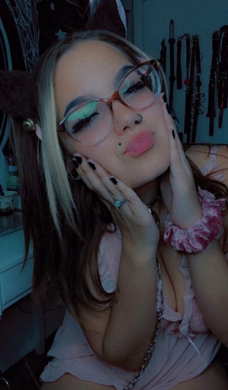 Naakte gelekte OnlyFans-foto van Babycatsins