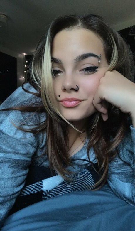 Naakte gelekte OnlyFans-foto van Babycatsins