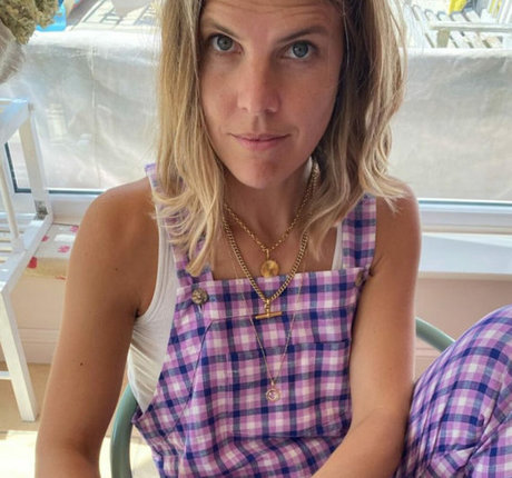 Naakte gelekte OnlyFans-foto van Ginnie Chadwyckhealey