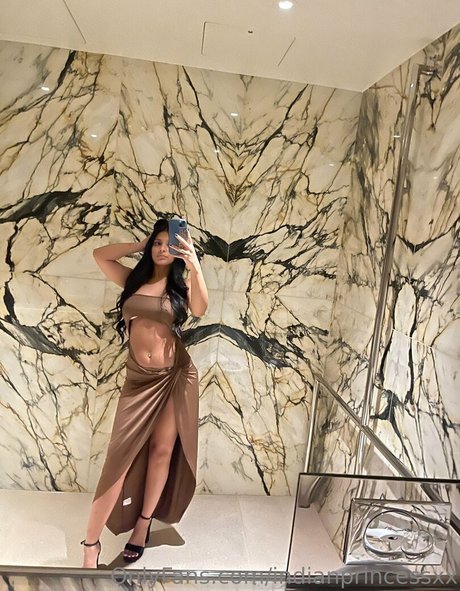 Naakte gelekte OnlyFans-foto van Indianprincessxx