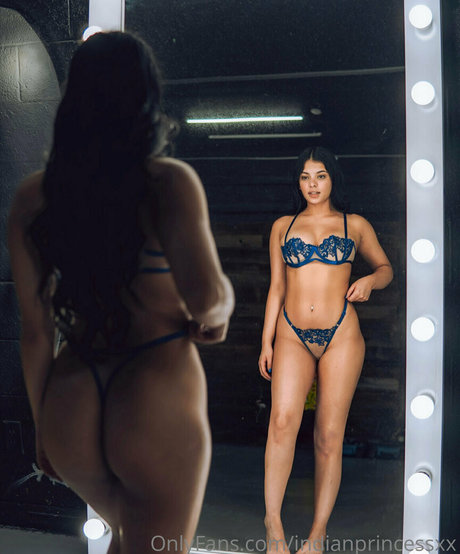 Naakte gelekte OnlyFans-foto van Indianprincessxx