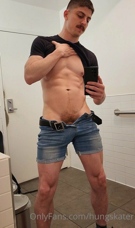Naakte gelekte OnlyFans-foto van Hungskater