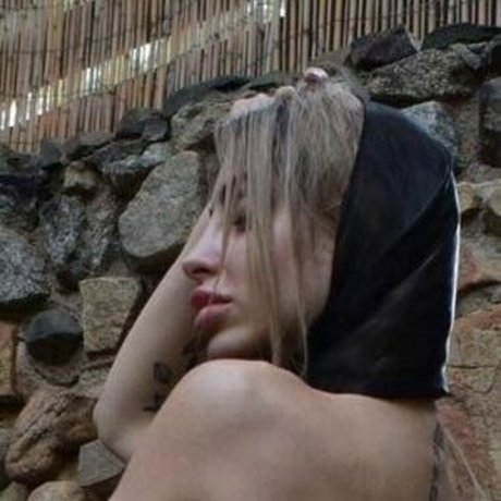 Naakte gelekte OnlyFans-foto van Babys