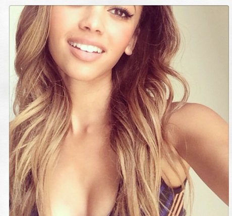 Naakte gelekte OnlyFans-foto van Vanessa Morgan