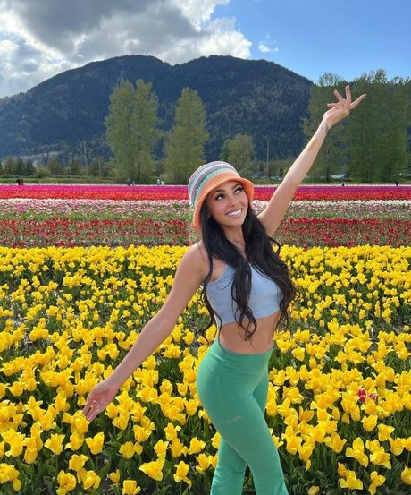 Naakte gelekte OnlyFans-foto van Vanessa Morgan