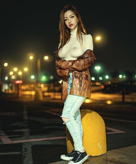 Naakte gelekte OnlyFans-foto van Mainata