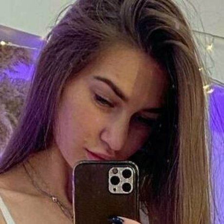 Naakte gelekte OnlyFans-foto van Julistone