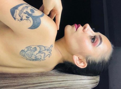 Naakte gelekte OnlyFans-foto van Nygv
