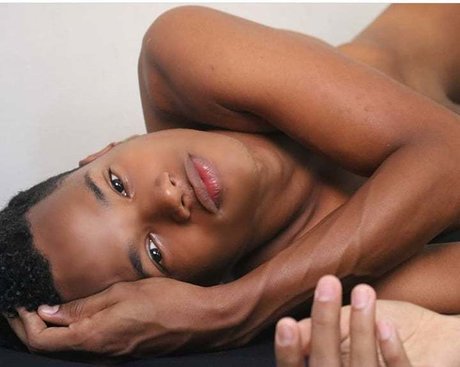 Naakte gelekte OnlyFans-foto van Novinho Salvador