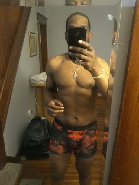 Naakte gelekte OnlyFans-foto van Classinsession