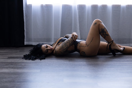 Naakte gelekte OnlyFans-foto van Clove 