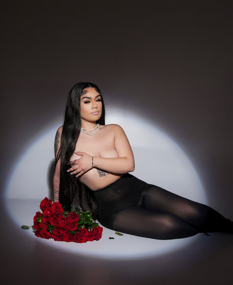 Naakte gelekte OnlyFans-foto van Diamond