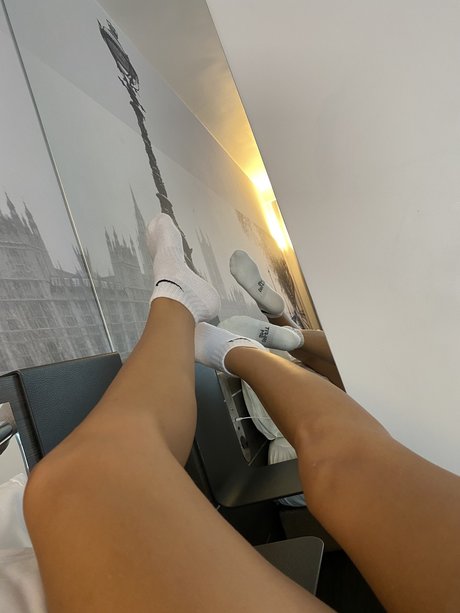 Naakte gelekte OnlyFans-foto van Chlobfeet
