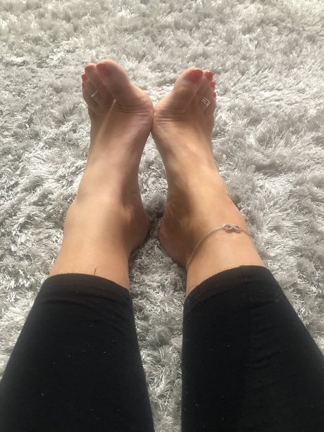 Naakte gelekte OnlyFans-foto van Arches Hips N Worn Knicks