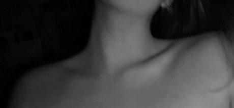 Naakte gelekte OnlyFans-foto van Arabella