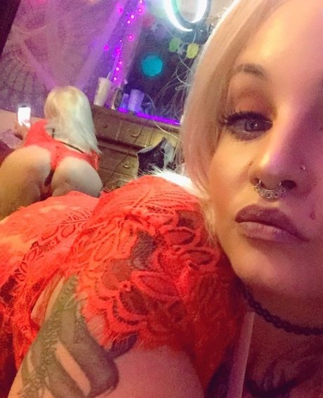 Naakte gelekte OnlyFans-foto van Arialux