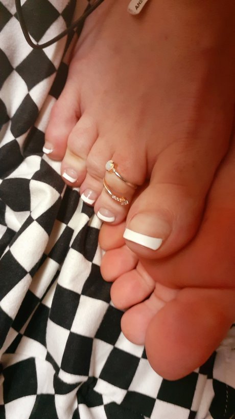 Naakte gelekte OnlyFans-foto van Atlantasnowsbeautfulfeetxxx