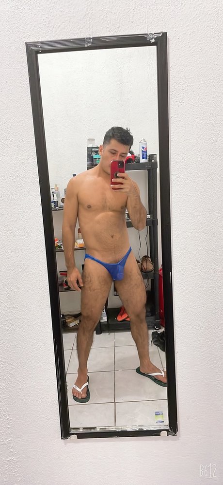 Naakte gelekte OnlyFans-foto van Jos