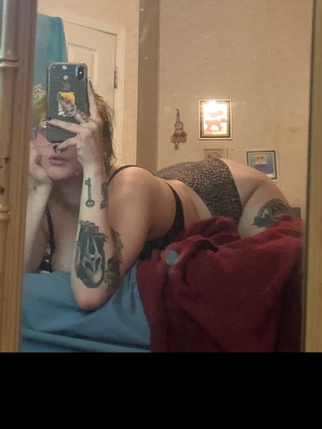 Naakte gelekte OnlyFans-foto van Nosferatupssy