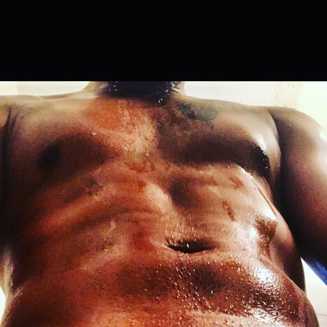 Naakte gelekte OnlyFans-foto van North Fetti