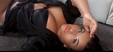 Naakte gelekte OnlyFans-foto van Angel