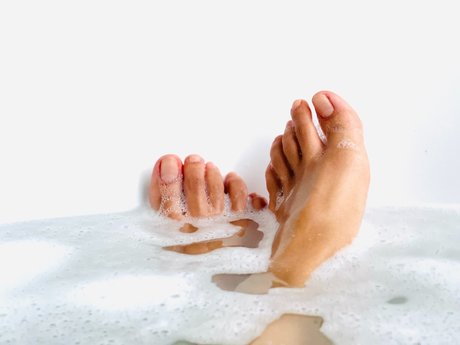 Naakte gelekte OnlyFans-foto van Nomies Feet 