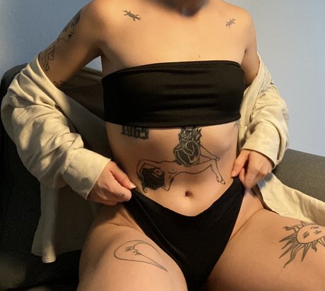 Naakte gelekte OnlyFans-foto van Noemie