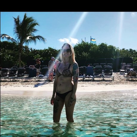 Naakte gelekte OnlyFans-foto van Noelle Ates