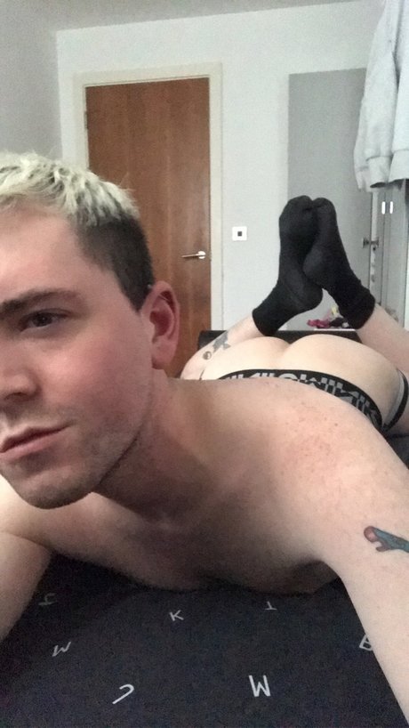 Naakte gelekte OnlyFans-foto van Adxmsxcrxt
