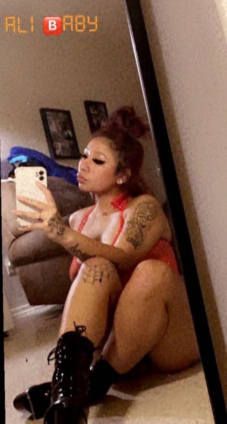 Naakte gelekte OnlyFans-foto van Ali