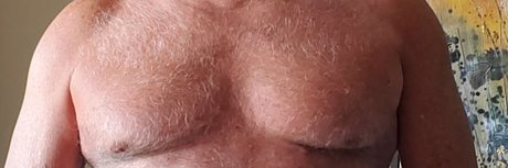 Naakte gelekte OnlyFans-foto van Olderbutwiser