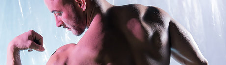 Naakte gelekte OnlyFans-foto van N Z Page  Male Fetish Ampamp Fantasy Images