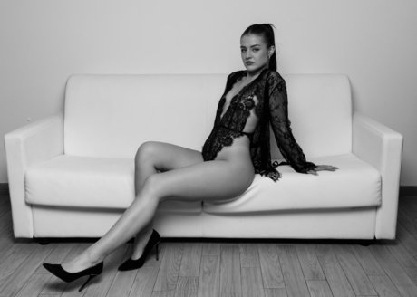 Naakte gelekte OnlyFans-foto van Anastasia Hoxha
