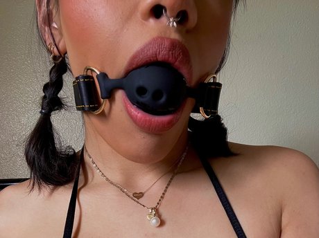 Naakte gelekte OnlyFans-foto van Anathexa