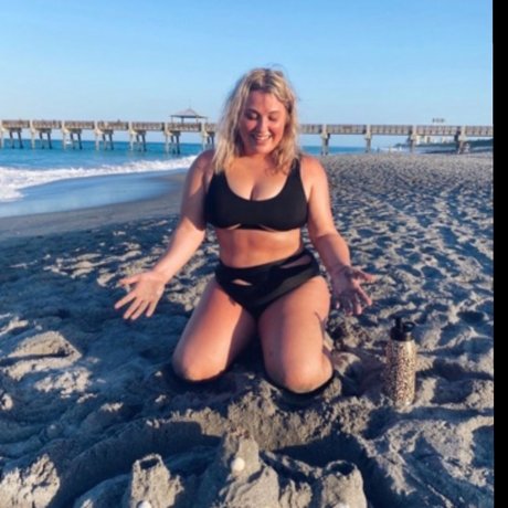 Naakte gelekte OnlyFans-foto van Alexandria