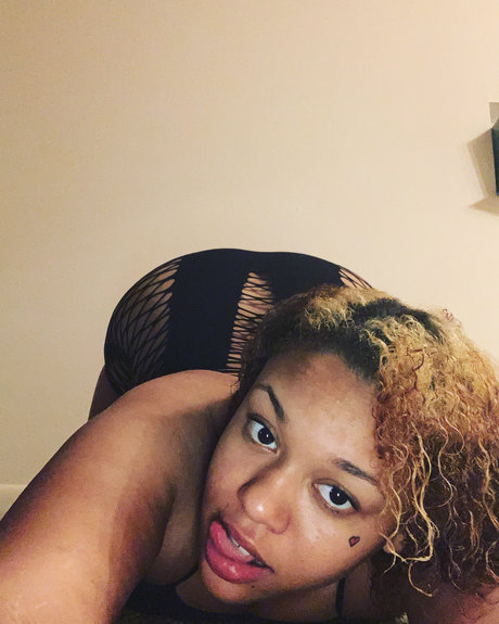 Naakte gelekte OnlyFans-foto van Babybubblez