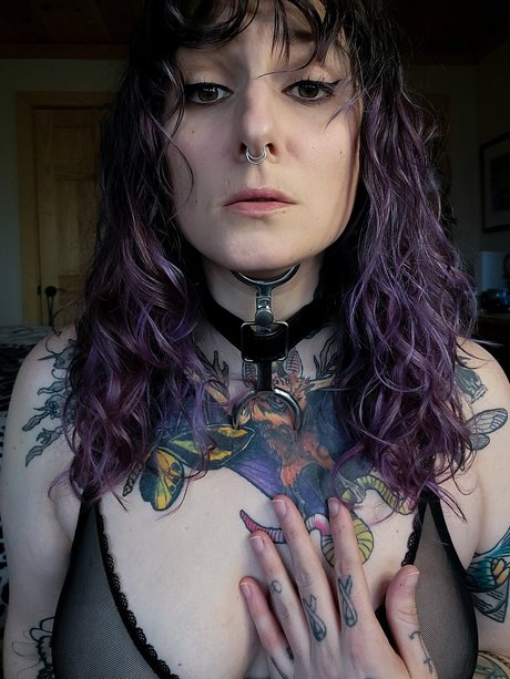 Naakte gelekte OnlyFans-foto van Adorabelle Heathen