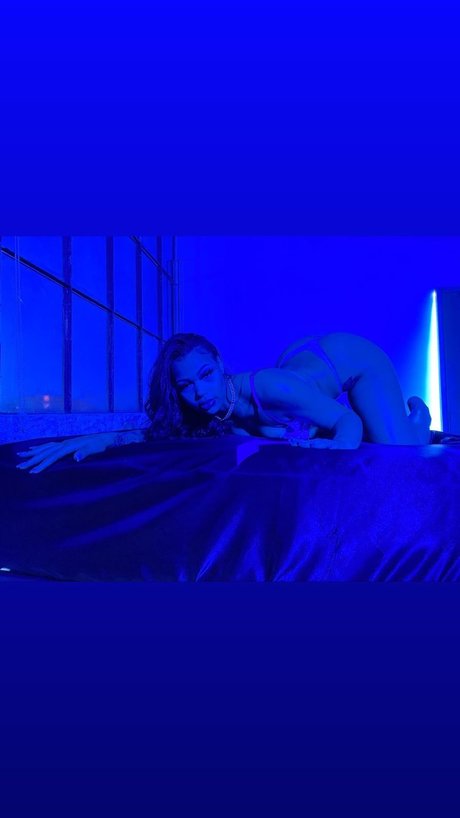 Naakte gelekte OnlyFans-foto van Nuwmii