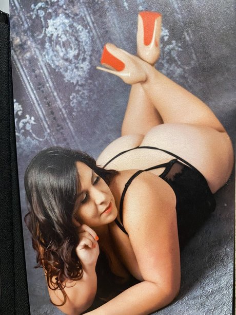 Naakte gelekte OnlyFans-foto van Nurse Jennifer