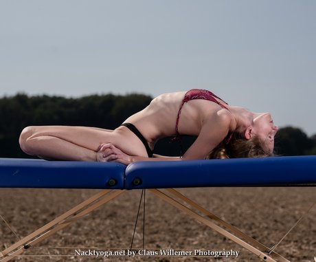 Naakte gelekte OnlyFans-foto van Nudeyogini Ambika