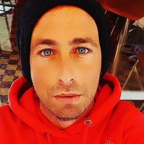Naakte gelekte OnlyFans-foto van A Guilty Bastard