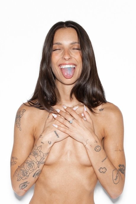 Naakte gelekte OnlyFans-foto van Adelia Clark