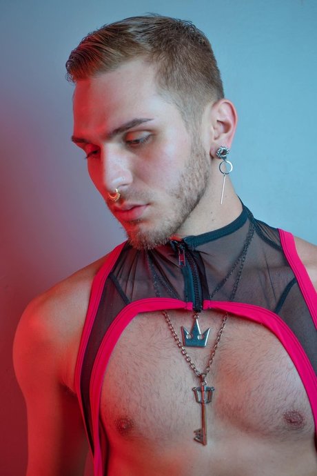 Naakte gelekte OnlyFans-foto van Aaron Harley