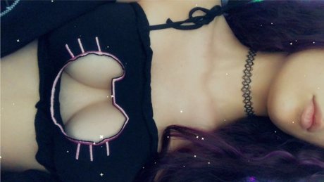 Naakte gelekte OnlyFans-foto van Delta 