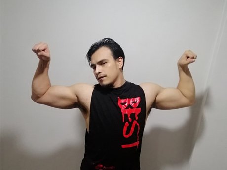 Naakte gelekte OnlyFans-foto van Aaron Dark