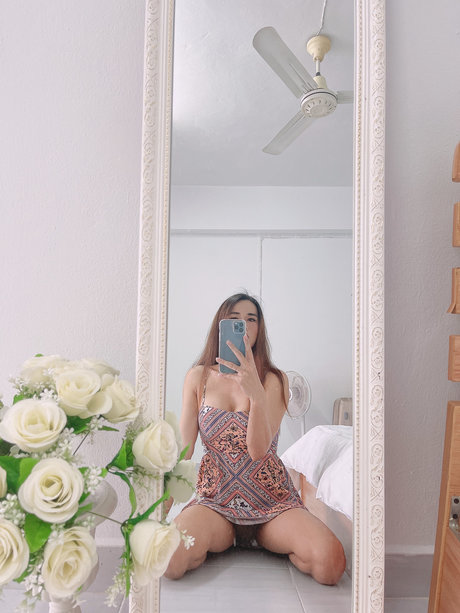 Naakte gelekte OnlyFans-foto van Pariyapitch Hemsantiah