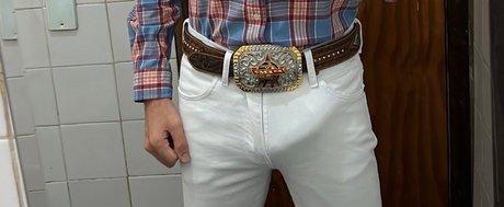 Naakte gelekte OnlyFans-foto van Oguagro