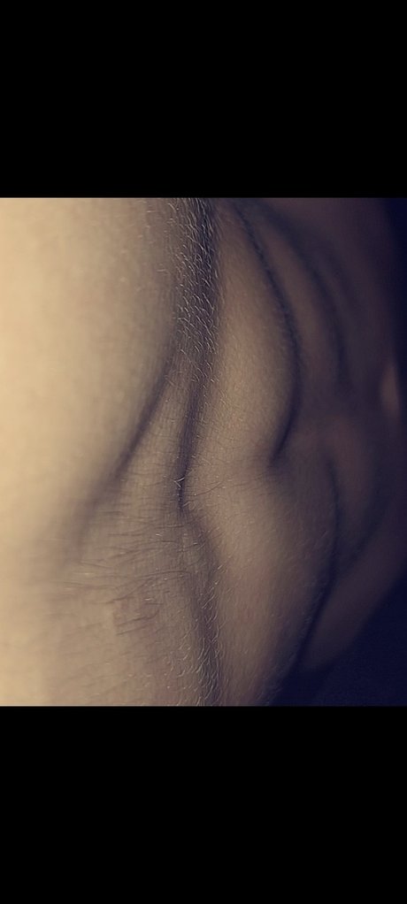 Naakte gelekte OnlyFans-foto van Teenlad