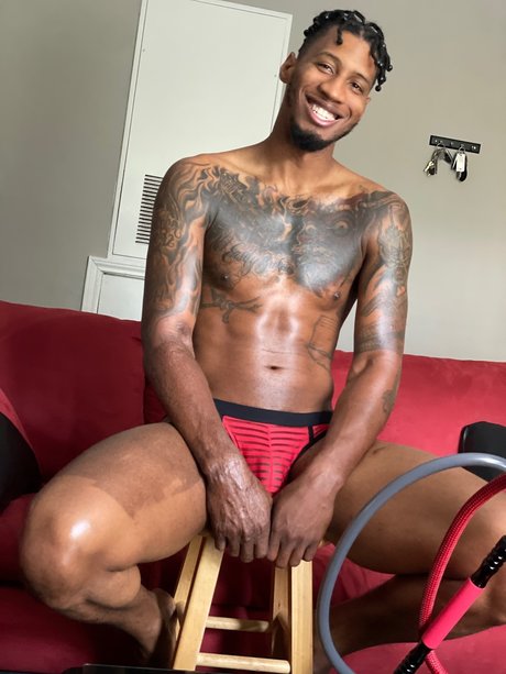 Naakte gelekte OnlyFans-foto van Officialstaxxx